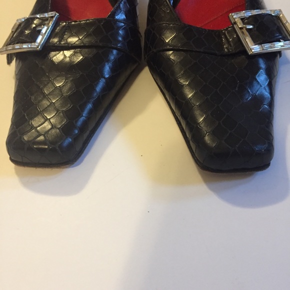 Beverly Feldman Snakeskin Slip on Heels Size 8 - Picture 5 of 7